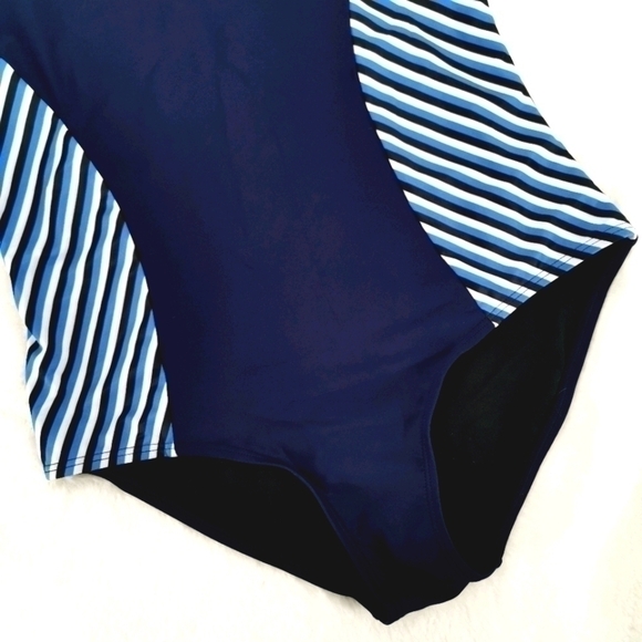 Fashion World NWT Women's L Padded Stripe Swimsuit - Picture 2 of 9